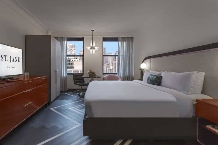 Deluxe King Chicago Hotel Room | St. Jane Hotel Chicago